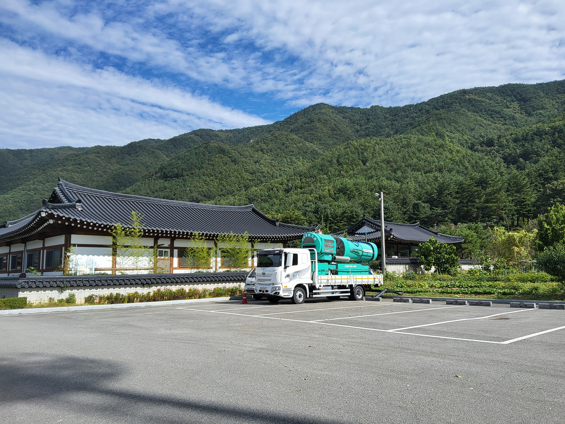왕산한옥마을 한옥체험관 앞 주차장 전경 3